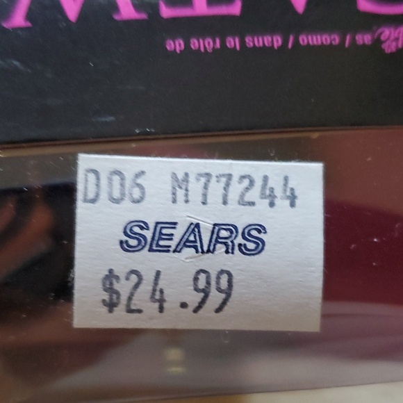 BNIB Barbie Catwoman - Picture 7 of 7